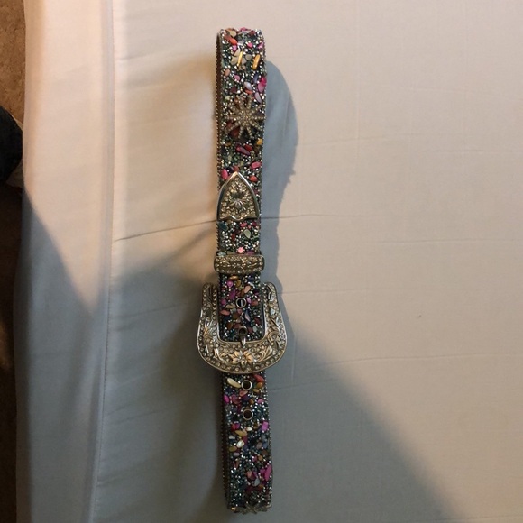Size Medium Sparkly Western Belt - Picture 2 of 4